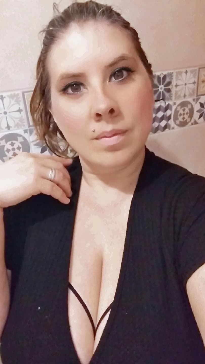 Alison-gold – MYM creator profile picture