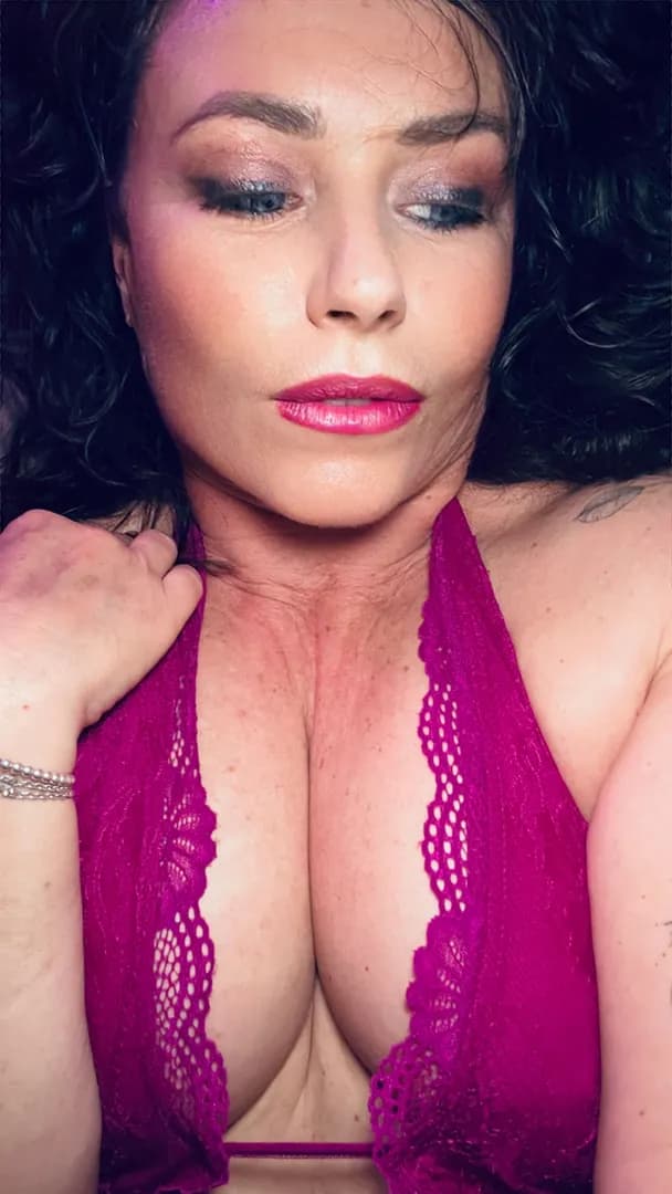 Angel_ine – MYM creator