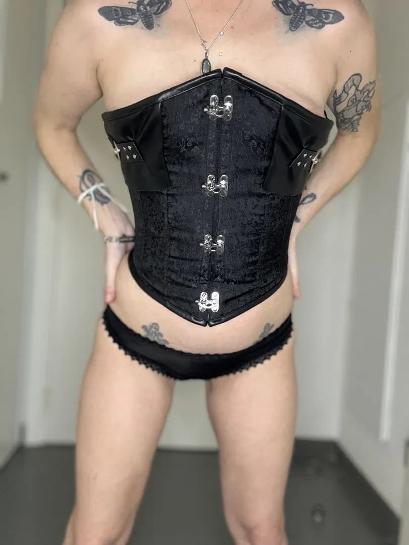 Carlaxxx – MYM creator profile picture