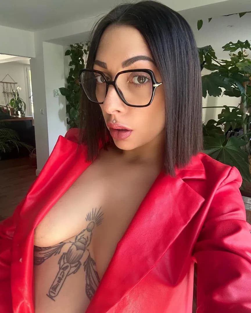 La_cleopatre – MYM creator