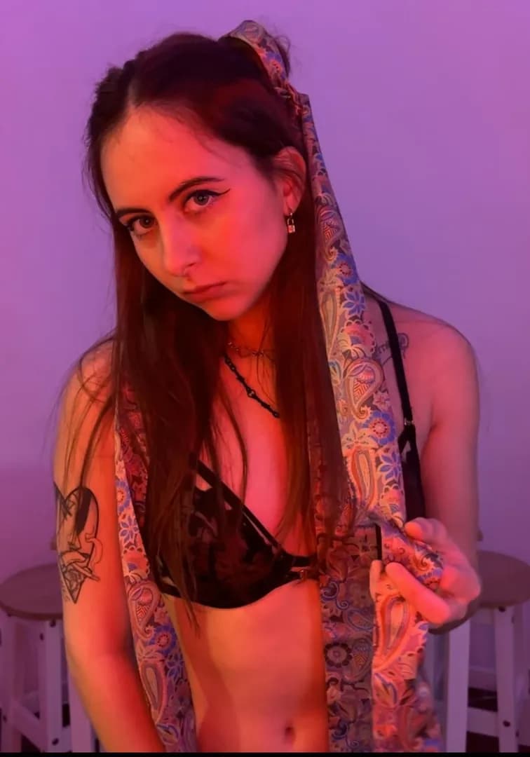 Lola_strip – MYM creator