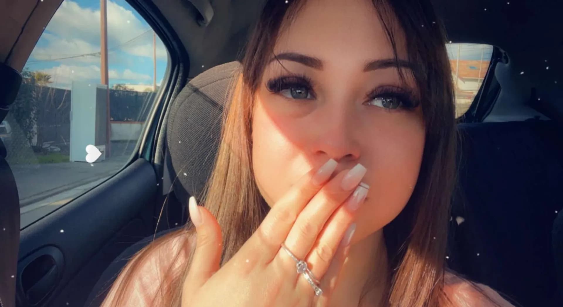 _petrouchkabella – MYM creator profile picture