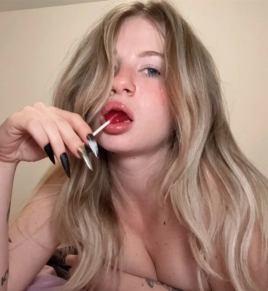 Charlieherzka – MYM creator profile picture