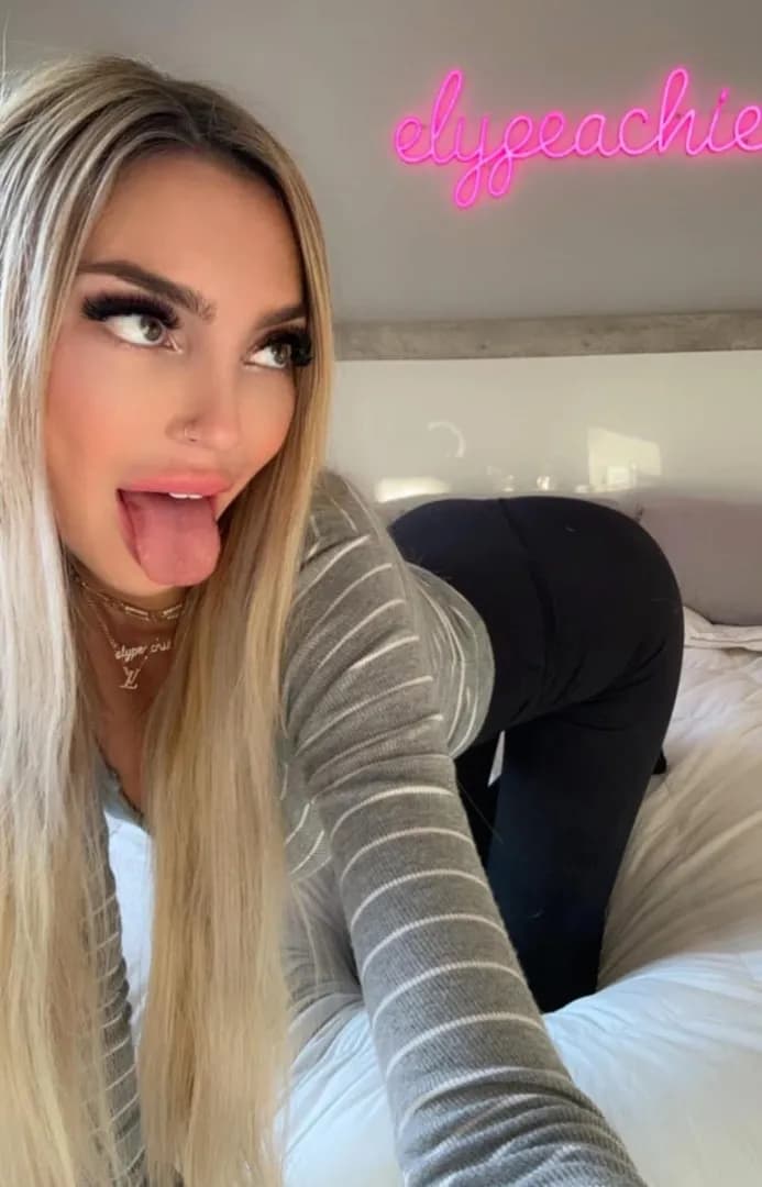 Elypeachie – MYM creator