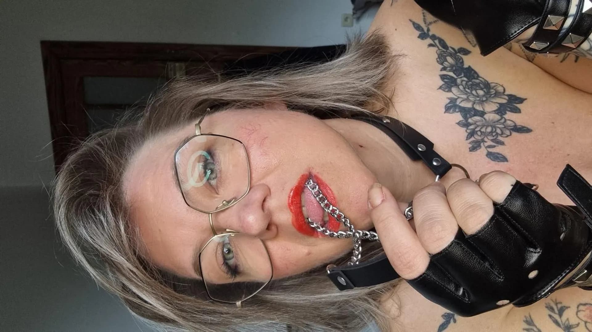 Julie11_ – MYM creator