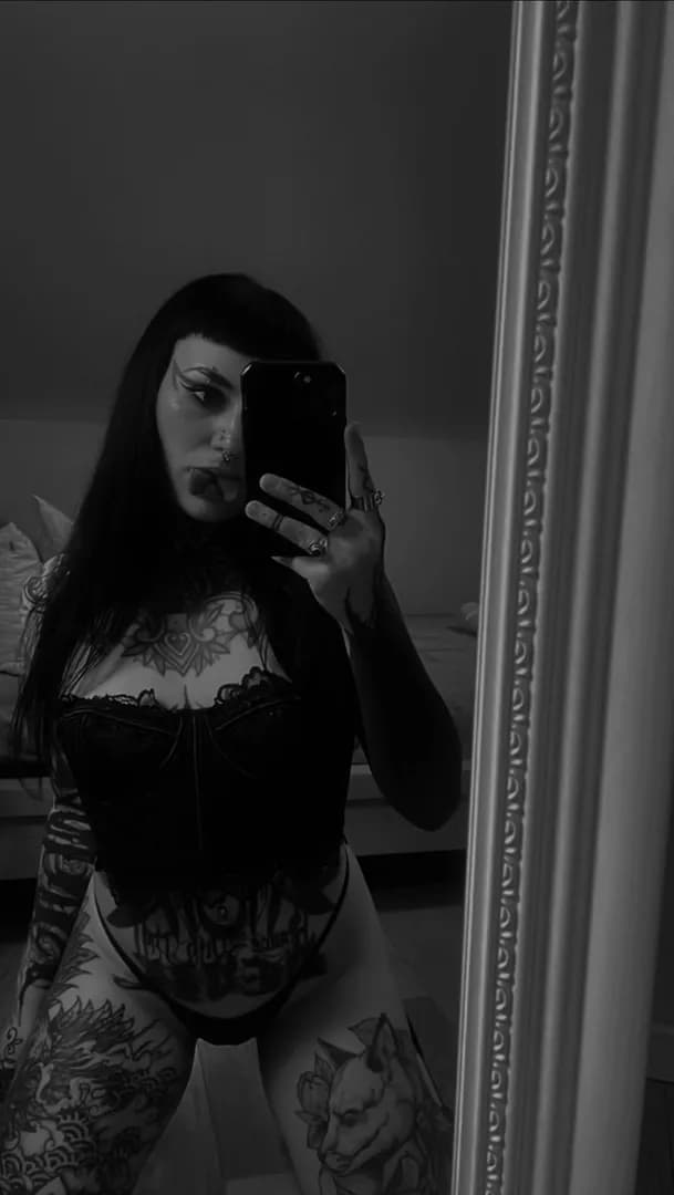 Vampire_succube – MYM creator